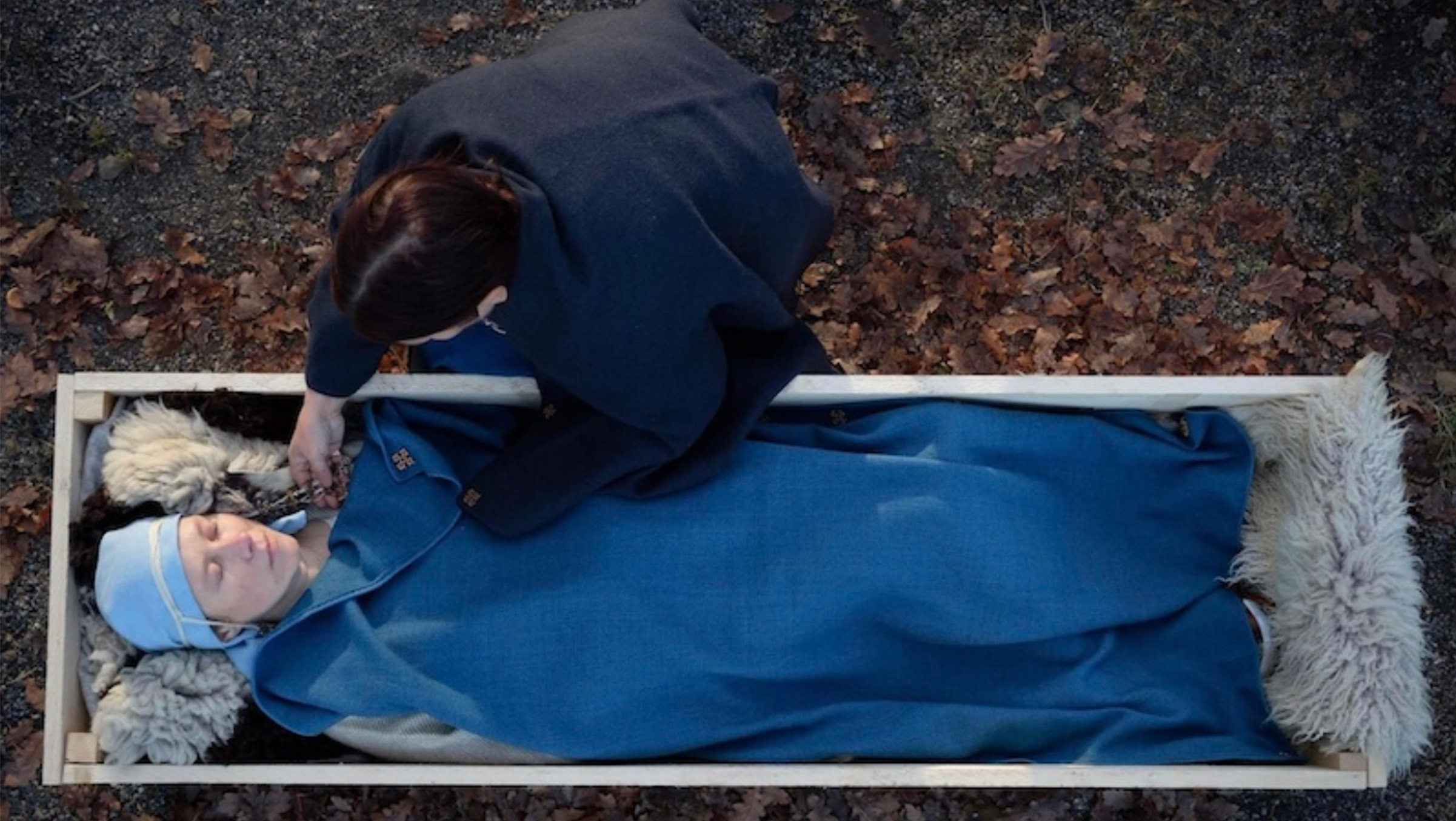 Spiraalikoristeinen viitta Liedon Ristinpellon haudasta 86